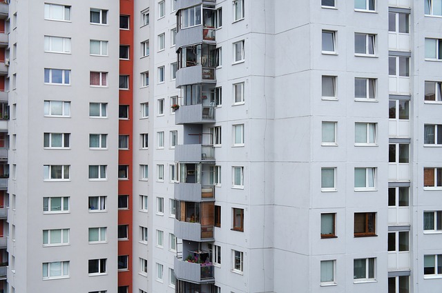 panelák, bývanie, balkón.jpg